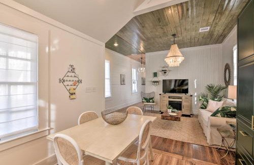 Galveston Casa | Near Beach and Strand Bright Cottage in Galveston