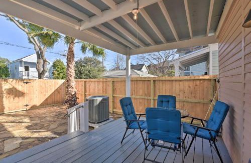 Galveston Casa | Near Beach and Strand Bright Cottage in Galveston