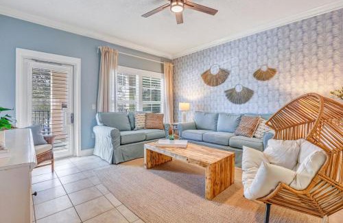 North Forest Beach Apartamento | Near Beach & Coligny Plaza, Pool, Hot Tub, Patio