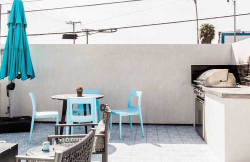 El Segundo Apartamento | Near Beach, Food, Coffee / Pool BBQ / Washer Dryer in Unit