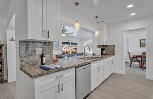 Garden Isles Casa | Near beach, spacious 4bd, pool/waterfront/paddle boards.