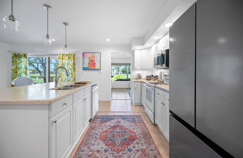 Oakland Hills Cabaña | Near beaches! 2100 square foot heated pool home on the Golf Course!