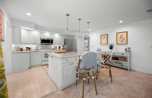 Oakland Hills Cabaña | Near beaches! 2100 square foot heated pool home on the Golf Course!