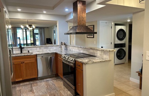 South Bradenton Condominio | Near Beaches & Outdoor Activites! Relaxation and Fun! 2 BR/BA/LR & KITCHEN