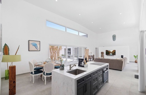 Esmeralda Casa | Near Beaches * Pool * BBQ * Modern Design