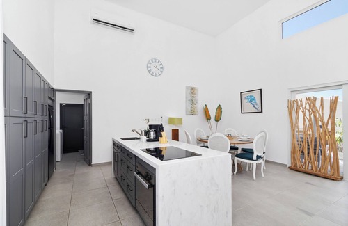 Esmeralda Casa | Near Beaches * Pool * BBQ * Modern Design