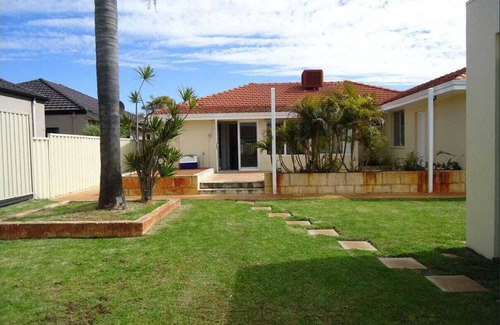 Yokine Casa | Near Beaufort Str, CBD, Aquatic Centre & Parks