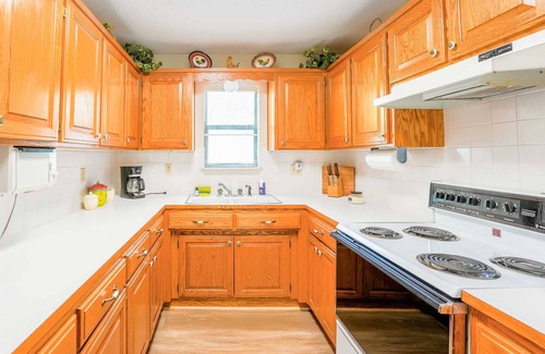 Rogers Casa | Near Beaver Lake - Ideal for Unwind Getaways