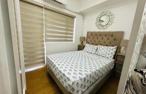 Ususan Apartamento | Near Bgc 1 bedroom with balcony Neflix