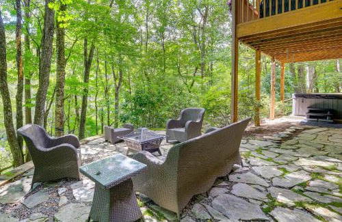 North Fork Township Casa | Near Boone-Custom Built Cabin 3 BR 3 BA with Hot Tub