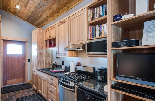 Toston Casa | Cerca de Bozeman ~ Modern Rustic Retreat ~ Casa de huéspedes privada ~ en el río Missouri
