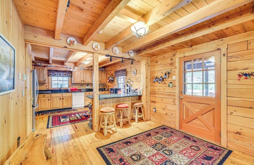 Bushkill Cabina | Near Bushkill Falls: Pocono Mountains Cabin!