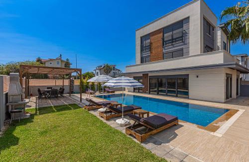 Kadriye Villa | NEAR BY THE LAND OF LEGENDs , 40 M2 PRİVATE POOL VİLLA BATİATUS