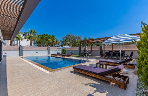 Kadriye Villa | NEAR BY THE LAND OF LEGENDs , 40 M2 PRİVATE POOL VİLLA BATİATUS
