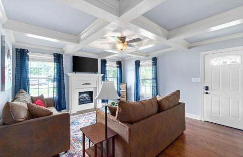 Clarksville Casa | Near Campbell & Downtown - Cottage & Carriage House