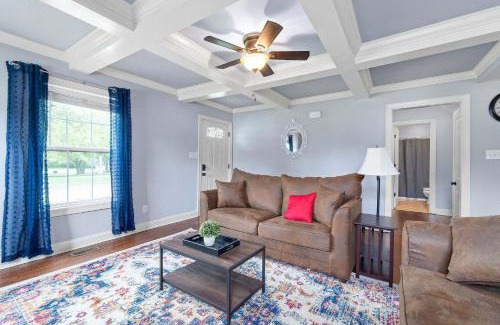 Clarksville Casa | Near Campbell & Downtown - Cottage & Carriage House