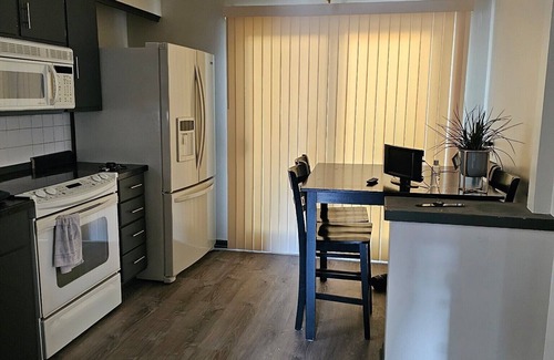 Omaha Cama Y Desayuno | Near Charles Schwab Field, Epply Airfield, Riverfront, CHI Arena, Old Market