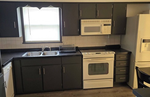 Omaha Cama Y Desayuno | Near Charles Schwab Field, Epply Airfield, Riverfront, CHI Arena, Old Market