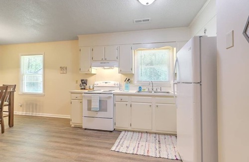 Goose Creek Casa | Near Charleston 3 Bed w/Fenced Yard Near Beach!