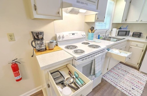 Goose Creek Casa | Near Charleston 3 Bed w/Fenced Yard Near Beach!