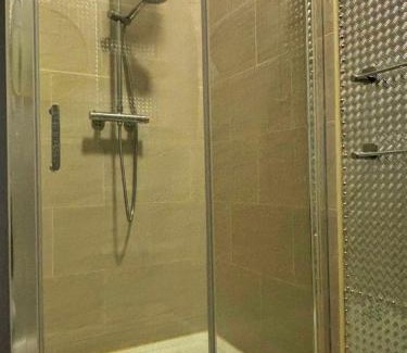 Birkenhead Apartamento | Near City-Birkenhead rooms for 3