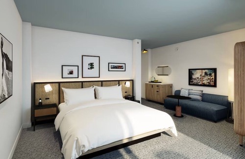 Diamond Head - Kapahulu - St. Louis Hotel | Near Diamond Head State Monument | Room w/ Lanai