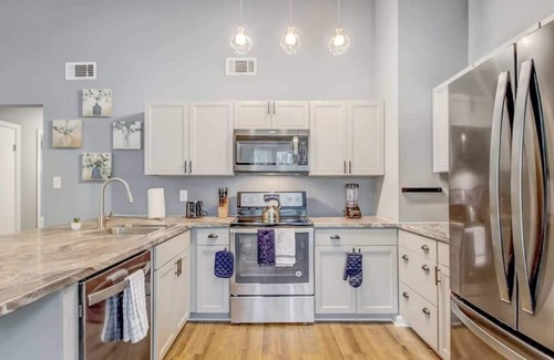 Savannah Casa | Near Dining & Downtown- Moon River District Digs