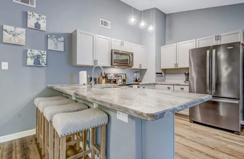 Savannah Casa | Near Dining & Downtown- Moon River District Digs