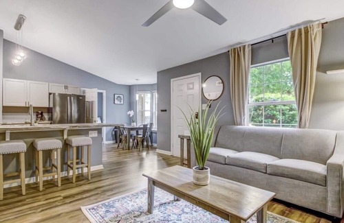 Savannah Casa | Near Dining & Downtown- Moon River District Digs