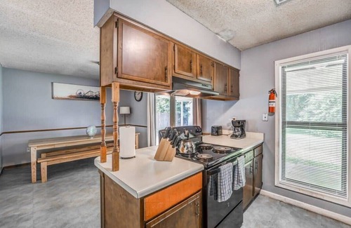 Ellendale Casa | Near Dining & MEM - Hickory Hill Home