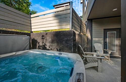 Sevierville Casa | Near Dollywood With Hot Tub, Game Room Home Theater