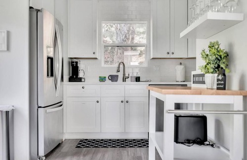 Atascadero Casa | Near Downtown l Peaceful l Modern l Kids Room