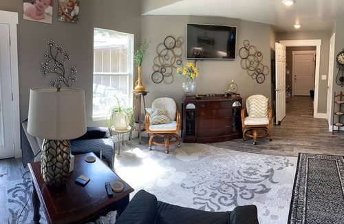 Jefferson Apartamento | Near Downtown - Private 1 Bedroom Full Living and Kitchen Space