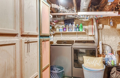 Scranton Cabaña | Walk to Nay Aug Park: Grand Group Getaway w/ Patio