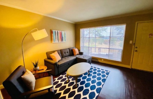Forest Park Casa | Near Downtown Stunning Course-View Flat