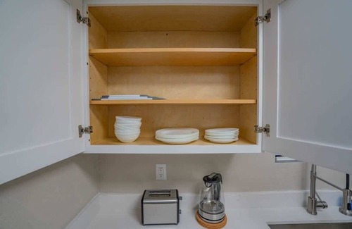 Cox Heights Apartamento | Roomy Retreat | Gym, Pool, Parking, Sleeps Eight