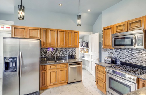East Walnut HIlls Casa | Near Dtwn, Dining & Bars: Spacious Cincy Home Base