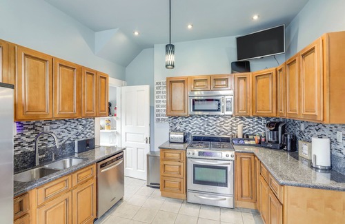 East Walnut HIlls Casa | Near Dtwn, Dining & Bars: Spacious Cincy Home Base