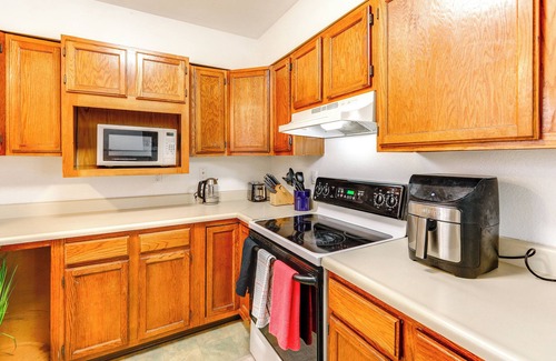Fairbanks Cabaña | Near Dtwn & Pioneer Park: Fairbanks Home w/ Deck!