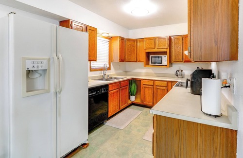 Fairbanks Cabaña | Near Dtwn & Pioneer Park: Fairbanks Home w/ Deck!