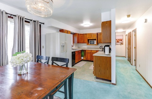 Fairbanks Cabaña | Near Dtwn & Pioneer Park: Fairbanks Home w/ Deck!