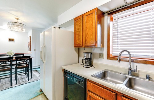 Fairbanks Cabaña | Near Dtwn & Pioneer Park: Fairbanks Home w/ Deck!