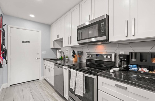 Lawsona - Fern Creek Casa | Near Dwtn + Sleeps 6 + Patio