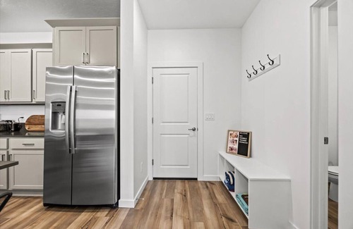 Eagle Casa | Near Eagle Island | Pool | King Bed | Parking | Smart TV