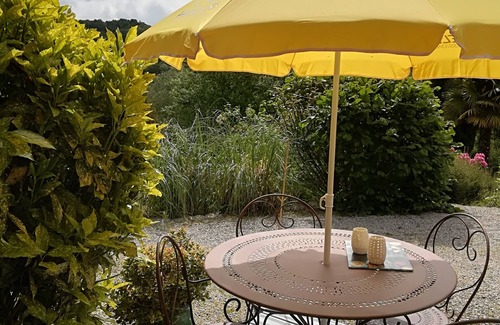 Foix Casa | Cerca de Foix, la calma junto a la piscina.