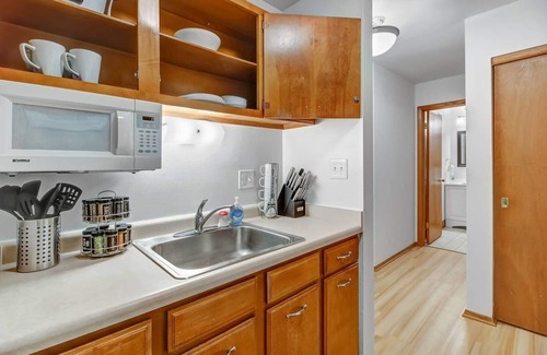 Wauwatosa Apartamento | Suite King✦Sanitizada entre invitados✦Cerca de Froedtert