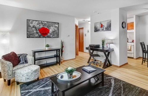 Wauwatosa Apartamento | Suite King✦Sanitizada entre invitados✦Cerca de Froedtert