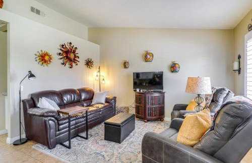 Palm Desert Apartamento | Near Golf Condo with Pool Access in Palm Desert!