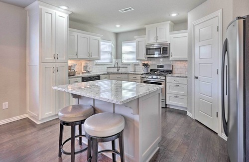 Bentonville - Fayetteville Casa | Near Hiking & Biking: Convenient Home in Rogers!