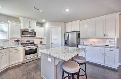 Bentonville - Fayetteville Casa | Near Hiking & Biking: Convenient Home in Rogers!